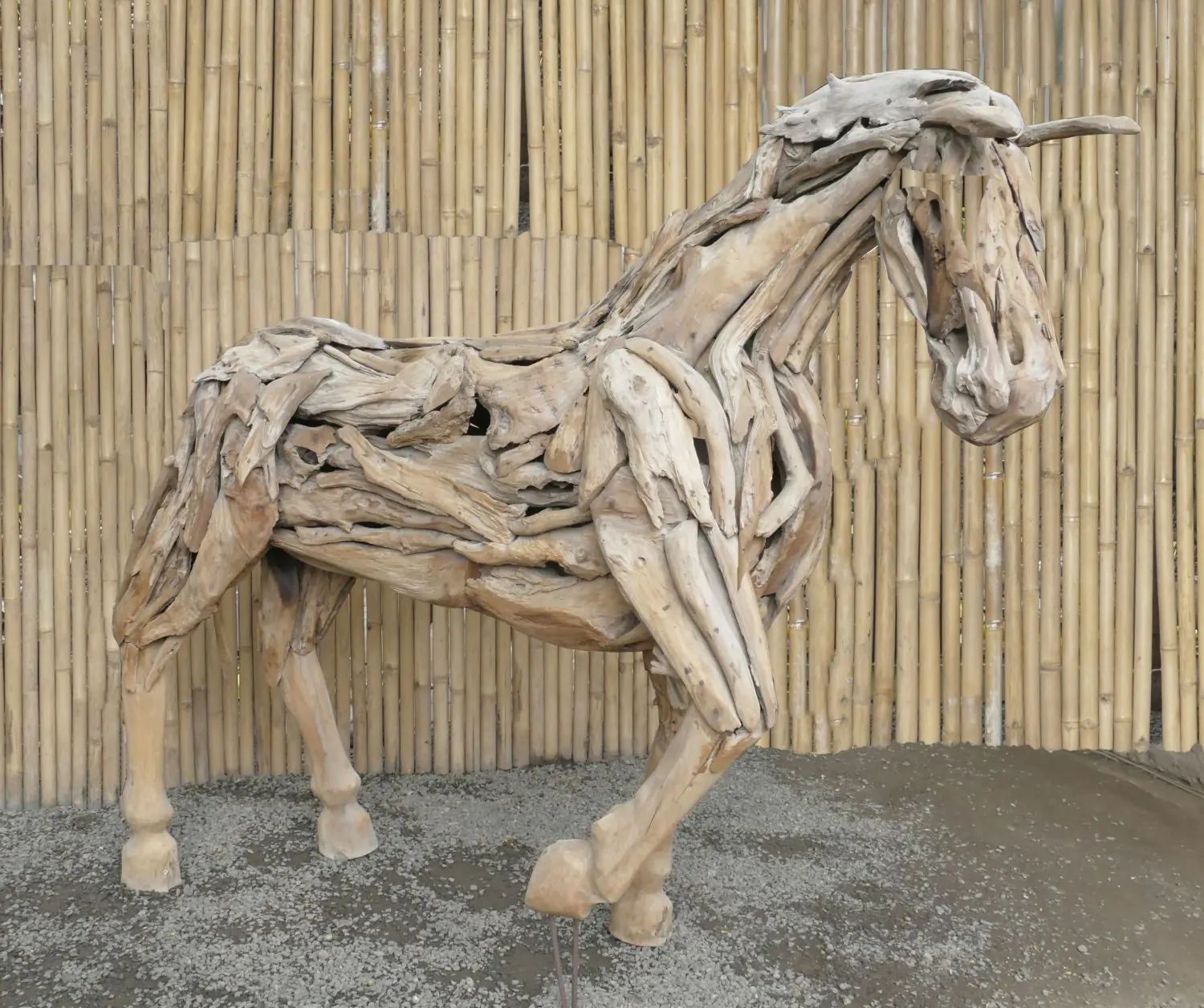  Product image 2 of the product “Horse in one piece, the head is from one piece of wood and carved head. The size is sbout 240cm lenght and 165cm height. ”